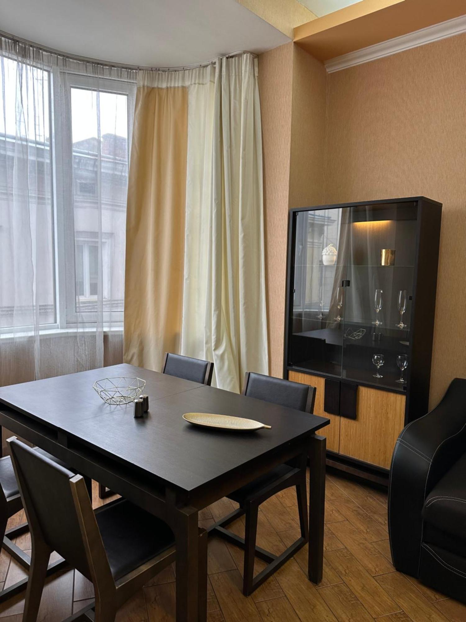 Vip Apartments ! Lviv Extérieur photo