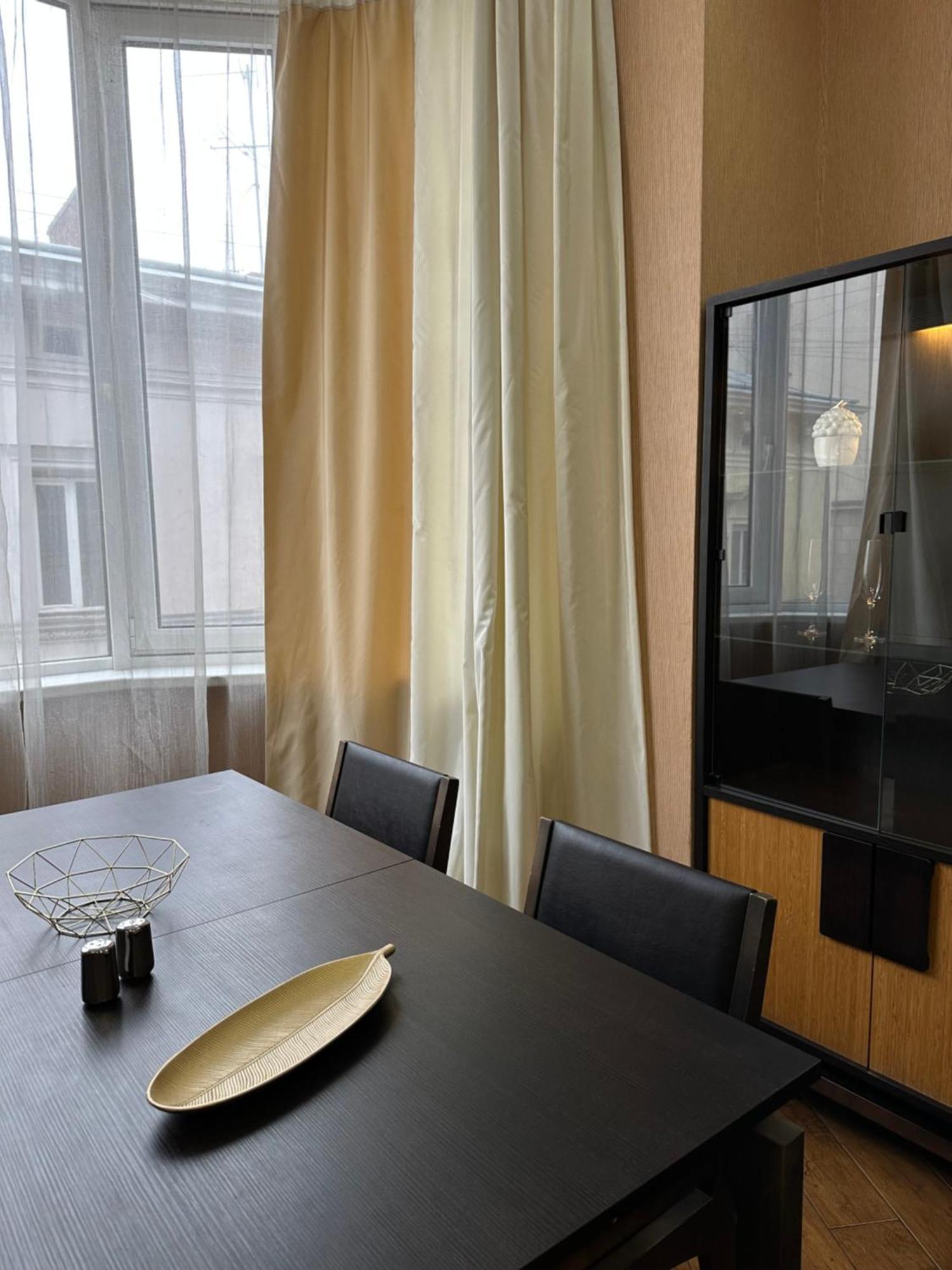 Vip Apartments ! Lviv Extérieur photo