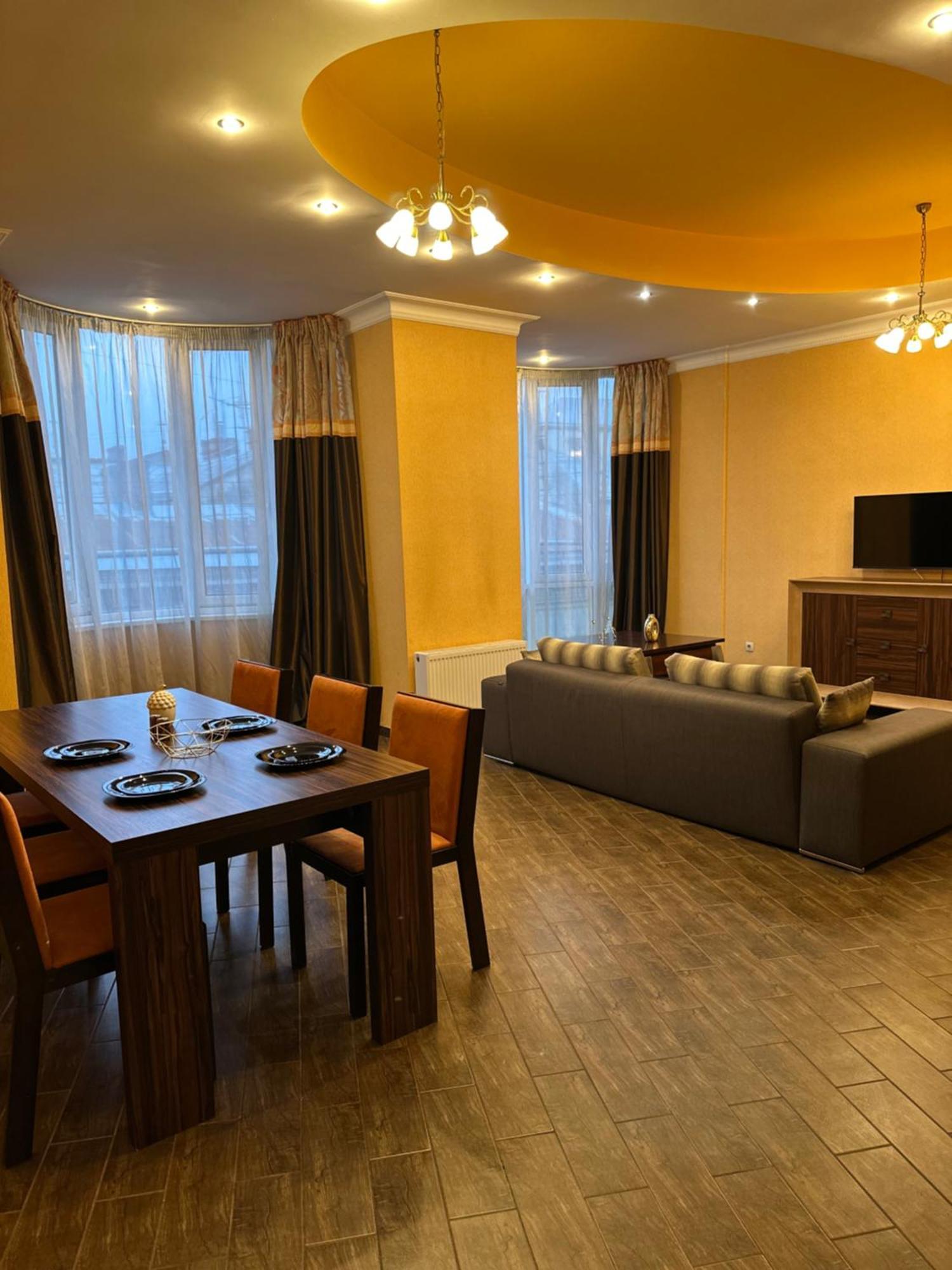 Vip Apartments ! Lviv Extérieur photo