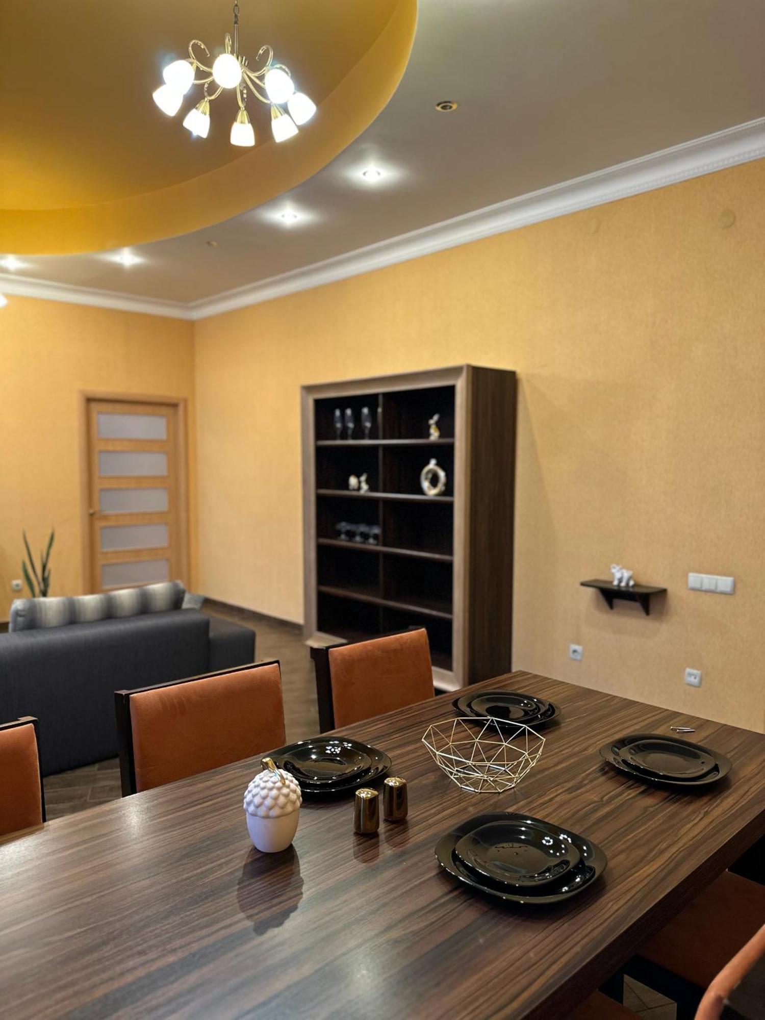 Vip Apartments ! Lviv Extérieur photo